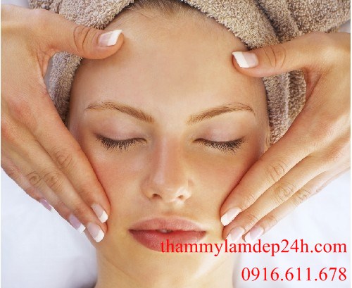 Thực hiện những bài massage da mặt đơn giản nhưng thường xuyên