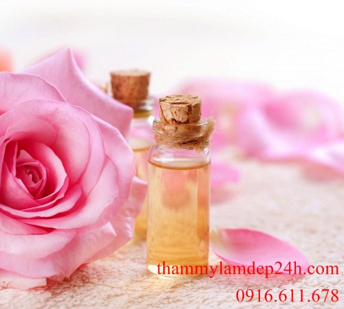 Từ trước đến nay nước hoa hồng đã được minh chứng là có công dụng làm sạch da cũng như nếp nhăn