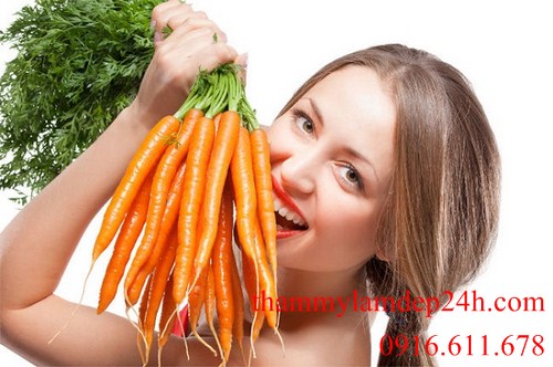 Cà rốt có chứa khá nhiều vitamin A và carotene giúp bảo vệ làn da